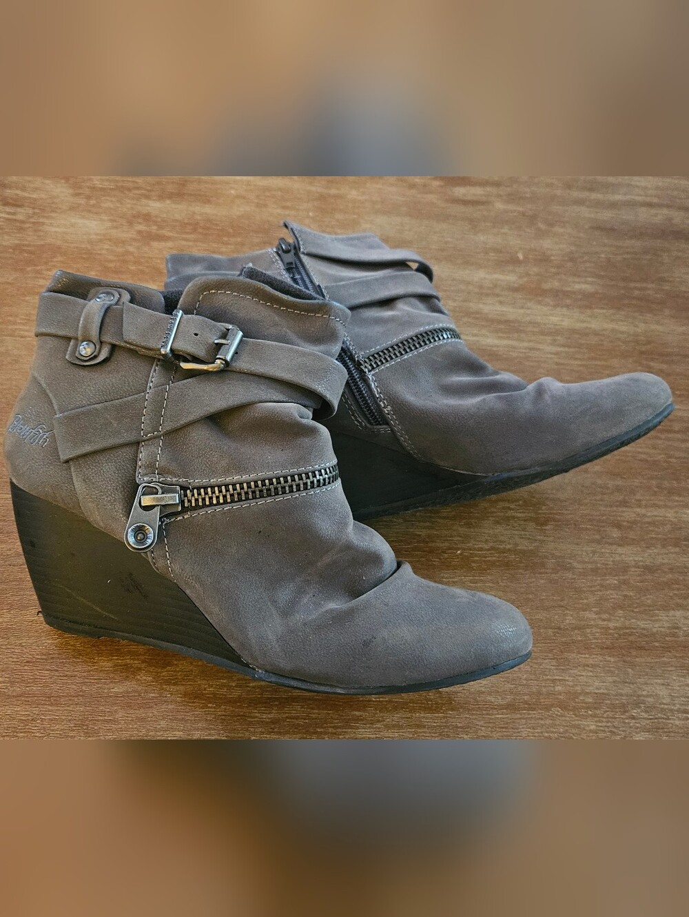 Blowfish Booties Gray Suede Wedge Ankle Boots with Buckle and Zip Size 9 Womens - Picture 2 of 9